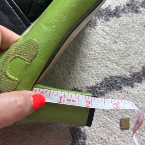 UNREAL real leather green heels with beautiful flower details * accepting offers - Picture 3 of 7